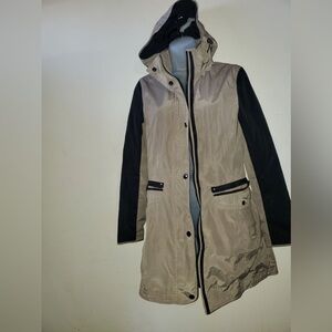 Women’s rain/trench coat